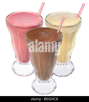Schokolade, Erdbeere und Vanille Milchshakes isoliert auf weiss Stockfoto