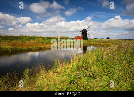 Herringfleet Windpumpe auf der Suffolk-Seite der Grenze & Suffolk Norfolk Broads, UK Stockfoto