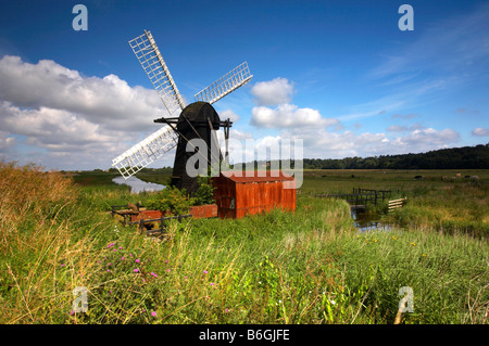 Herringfleet Windpumpe auf der Suffolk-Seite der Grenze & Suffolk Norfolk Broads, UK Stockfoto