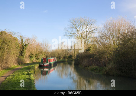 Festgemachten Narrowboat am Oxford-Kanal am unteren Heyford-Oxfordshire-England-UK Stockfoto