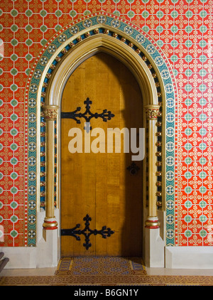 St Giles Kirche, Cheadle, Staffordshire, UK. Ein Detail von Pugins reich dekorierten Innenraum Stockfoto