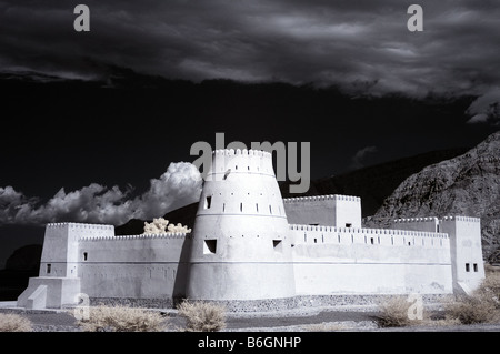 Infarred Bild von Bukha Fort Musandam Oman mit Farbfehler und Kanal tauschen Stockfoto
