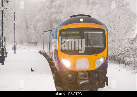 Schnee in Windermere Bahnhof im Schnee in Cumbria UK Stockfoto