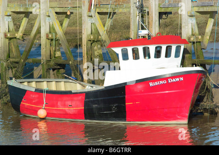 Jakobsmuschel kurze Fisch essen marine Fischerboote vertäut Fluss Rother Roggen East Sussex uk Stockfoto