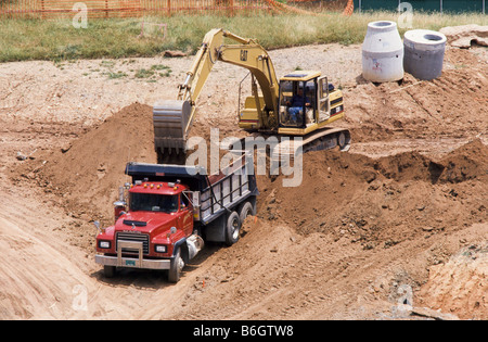 Bau, Erde bewegliche Ausrüstung und Arbeiter, Land, Atlanta roden, Stockfoto