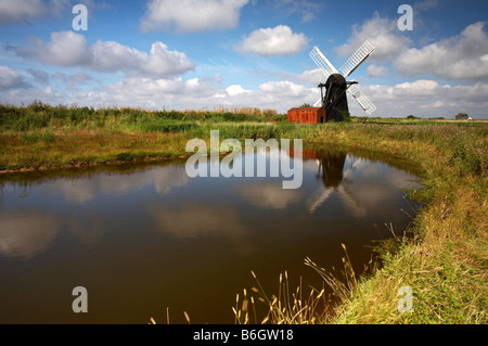 Herringfleet Windpumpe auf der Suffolk-Seite der Grenze & Suffolk Norfolk Broads, UK Stockfoto