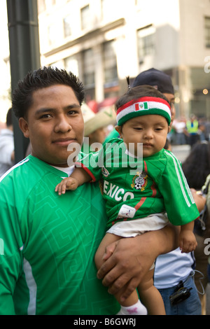 Mexikanische Day Parade auf der Madison Avenue in New York City im Jahr 2008 Stockfoto