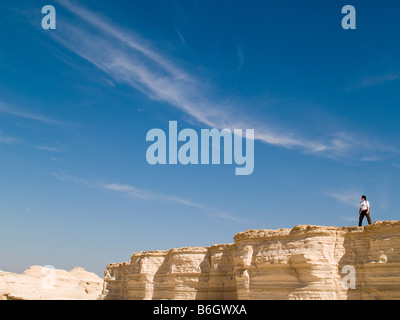 Israel-Berge Masada weiß befindet sich im Süden des Toten Meeres Judäa Wüste Frauen auf der Klippe am Rande Stockfoto