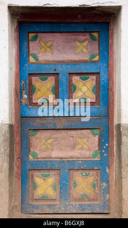 Bunt bemalten Tür in Todos Santos Cuchumatan. Guatemala. Stockfoto
