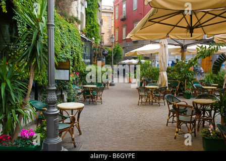 Restaurant und Bar-Terrassen am Piazza Bellini im Centro Storico Viertel von Neapel Italien Europa Stockfoto