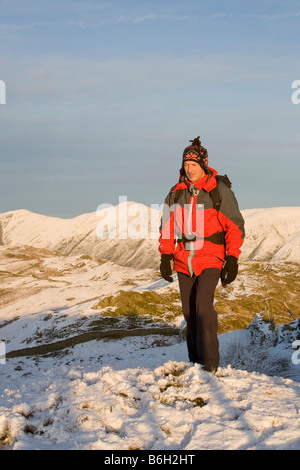 Ein Walker auf Wansfell Hecht in den Lake District-UK Stockfoto