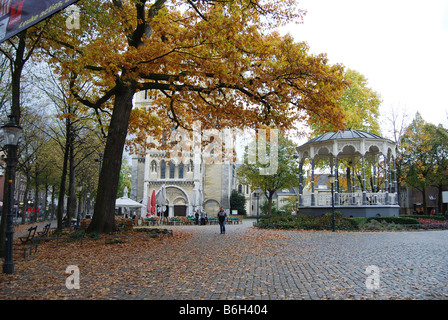 Munsterplein mit charakteristischen Musikpavillon im Herbst Roermond Limburg Niederlande Stockfoto