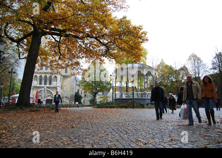 Munsterplein mit charakteristischen Musikpavillon im Herbst Roermond Limburg Niederlande Stockfoto