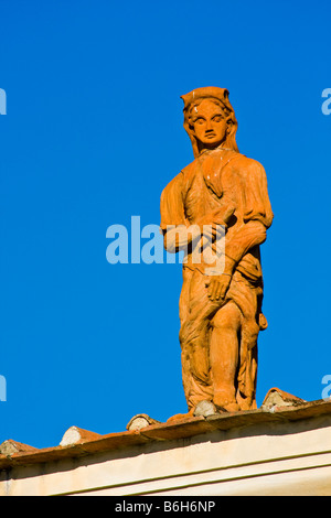 Einer der Statuen über das Porzellanmuseum im Florentiner Boboli-Garten Stockfoto