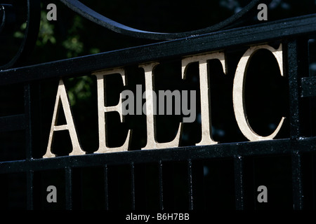 Ein AELTC Schild am Eingangstor zum Garten an der Wimbledon Tennis Championships 2008 Stockfoto