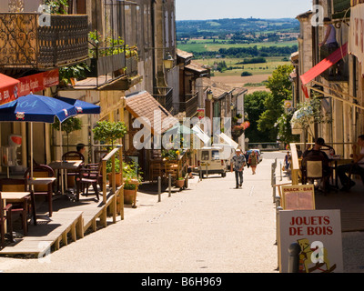 Französisch hügeligen mittelalterlichen Straße in die Stadt Monflanquin, Lot et Garonne, Südwest-Frankreich-Europa Stockfoto