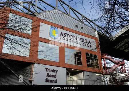 Die Trinity-Straße stehen der Villa Park in Birmingham die Heimat des englischen premier League-Fußball-Verein Aston Villa Stockfoto