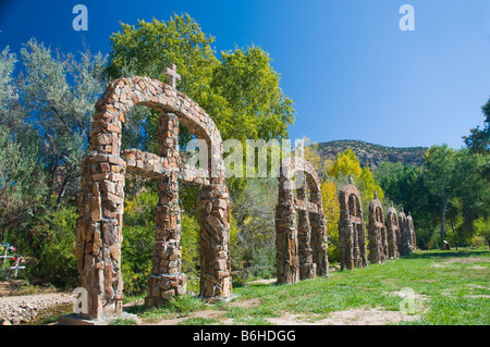 Rock-Gebet-Stationen im Santuario de Chimayo in Santa Fe NM Stockfoto