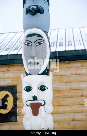 Totempfahl Nahaufnahme in Caribou Hall, Churchill, Manitoba, Kanada Stockfoto