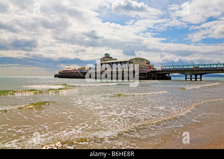 Blick entlang der Sandstrand zum Bournemouth Pier. Dorset. VEREINIGTES KÖNIGREICH. Stockfoto