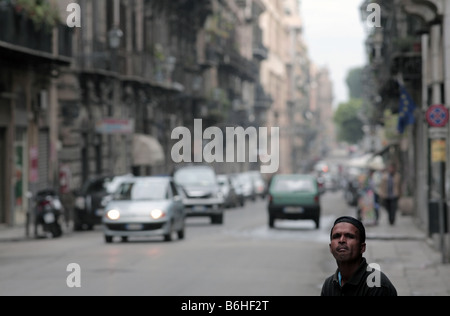 Blick nach Osten, Corso Vittorio Emanuele von Via Roma, Palermo City Centre, Sizilien, Italien Stockfoto