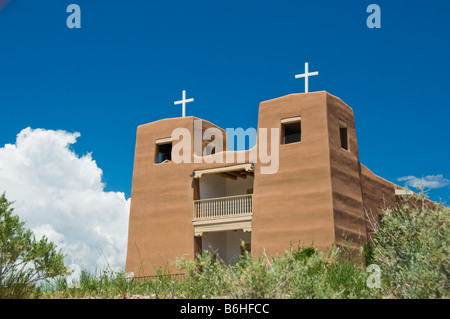 Außenfassade des Sacred Heart Church in Nambe New Mexiko Stockfoto