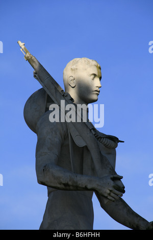 ein Soldat Statue mit Gewehr auf dem Foro Italico, Rom Stockfoto