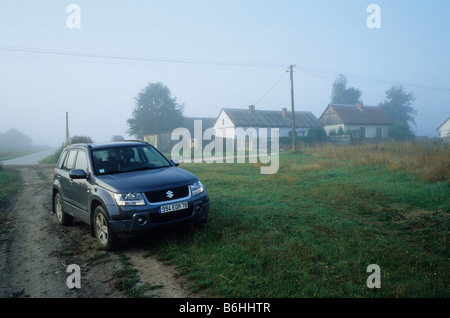 Polen Sanktuarium Katarzyna Dorf Suzuki Grand Vitara Geländewagen Stockfoto