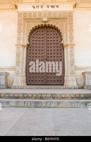 Eingang des Palastes, Fateh Prakash Mahal, Chittorgarh Fort, Chittorgarh, Rajasthan, Indien Stockfoto