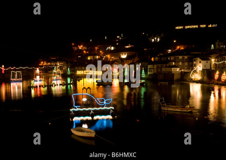 Weihnachtsbeleuchtung in Mousehole Harbour Stockfoto