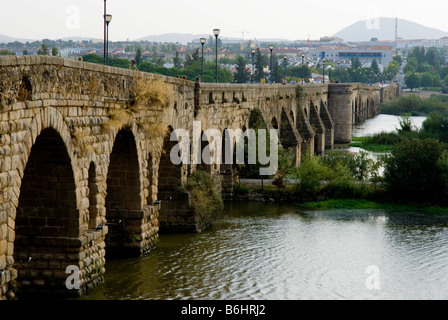 Europa Spanien Extremadura Merida Römerbrücke Stockfoto