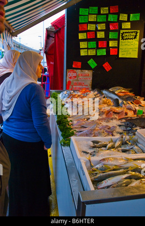 Stall zu verkaufen Fisch am Shepherds Bush Markt in West London England UK Stockfoto