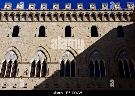 Gebäude der Bank Jahresabonnement dei Paschi di Siena, in Piazza Salimbeni, Siena, Toskana, Italien Stockfoto