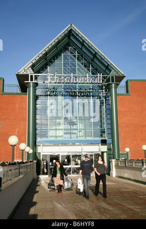 Ein Eingang zum Einkaufszentrum Meadowhall in Sheffield Stockfoto