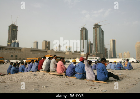 Ausländische Bauarbeiter im Zentrum von Doha, Katar. Stockfoto