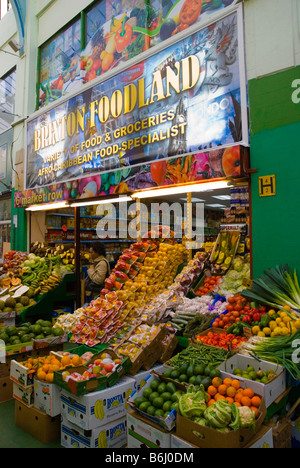 Obst-und Gemüsehändler am Markt Zeile in Brixton London England UK Stockfoto