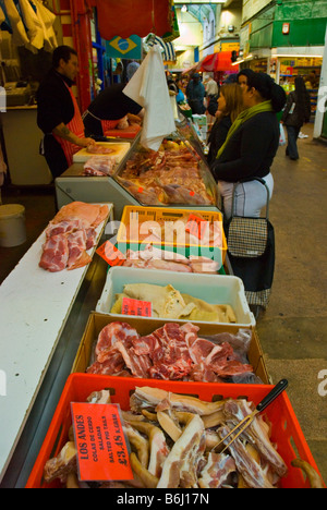 Reise Schweine Füße Schweine Haut und anderen Fleischsorten in Brixton Village Market in London England UK Stockfoto