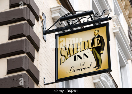 Pub Schild "Sattel Inn"von Liverpool", Liverpool, Merseyside, Großbritannien Stockfoto