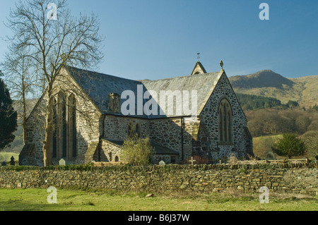 Beddgelert Kirche in Snowdonia Nord-Wales, an einem sonnigen Tag in Ostern Stockfoto