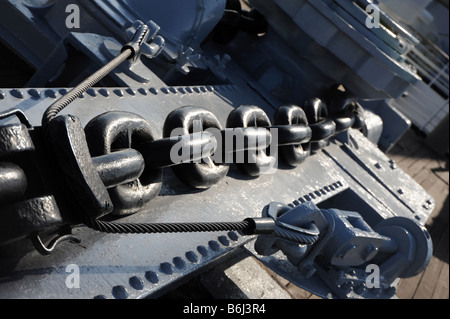 schwere Kette auf der ursprünglichen Ozeandampfer Queen Mary Stockfoto