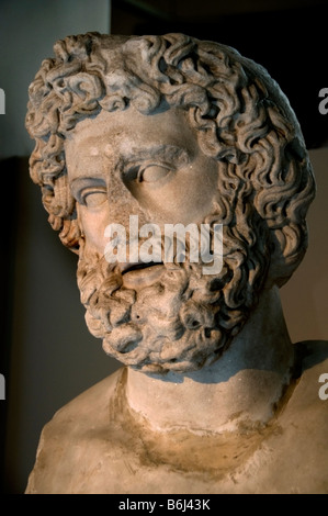 Ein alter römischer Marmorkopf, der die Demos (die personifizierte Bürgerschaft) der Stadt Ephesus darstellt, datiert auf das 2. Jahrhundert n. Chr., Türkei Stockfoto