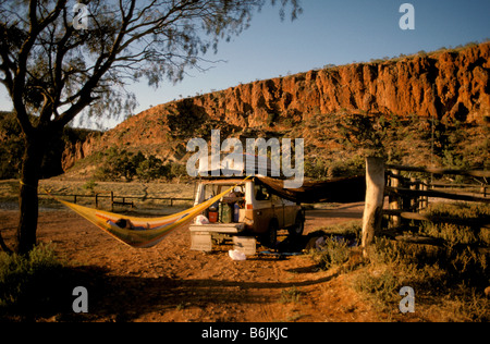 Australien, Northern Territory. Camping in Glen Helen Gorge Stockfoto