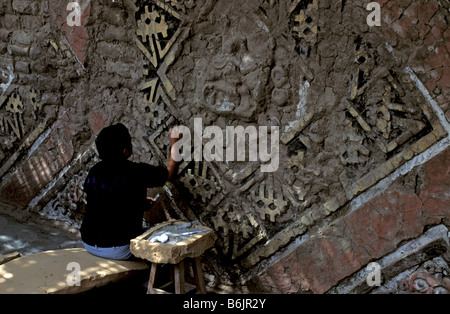 Südamerika, Peru, Trujillo, Salaverry, Moche archäologischen Website. Huaca del Sol, Wiederherstellung der Ruinen Stockfoto