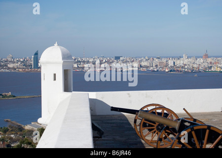Ansicht von Montevideo Hafenviertel von Festung des Hügels, Uruguay Stockfoto