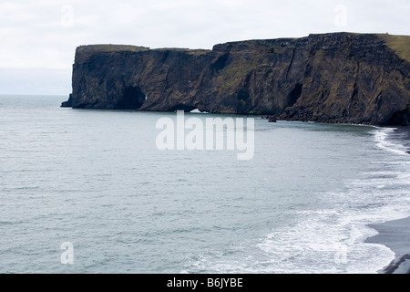 Dýrhólaey "das Loch in der Tür" Felsbogen Southernmost point in Island in der Nähe von Vík Stockfoto