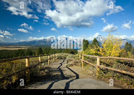 Besucher, die Teton Mountains von Signal Mountain, Grand-Teton-Nationalpark gesehen; Wyoming; USA Stockfoto