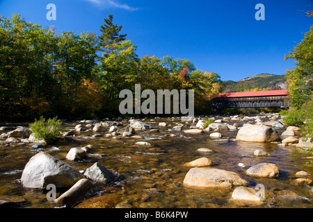 Gedeckte Brücke über den Swift-Fluss im White Mountain National Forest am Albany New Hampshire USA Stockfoto