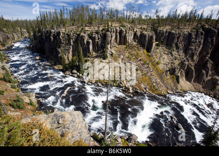 Stromschnellen im Fluss Lewis, Yellowstone-Nationalpark, Wyoming, USA Stockfoto