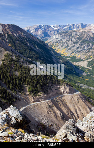 Der Beartooth Scenic Byway (RT. 212) überquert Beartooth Pass (10.947') zwischen Cooke City, Wyoming, und Red Lodge, Montana, USA Stockfoto
