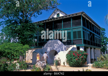 Grand Cayman Pedro St James National Historic Site Touristen im Great House Living Heritage Museum Stockfoto